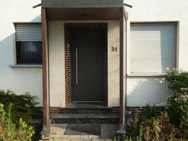 Foto 2: Großzügiges Einfamilienhaus mit Garage