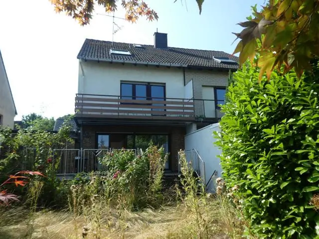 Foto 3: Großzügiges Einfamilienhaus mit Garage