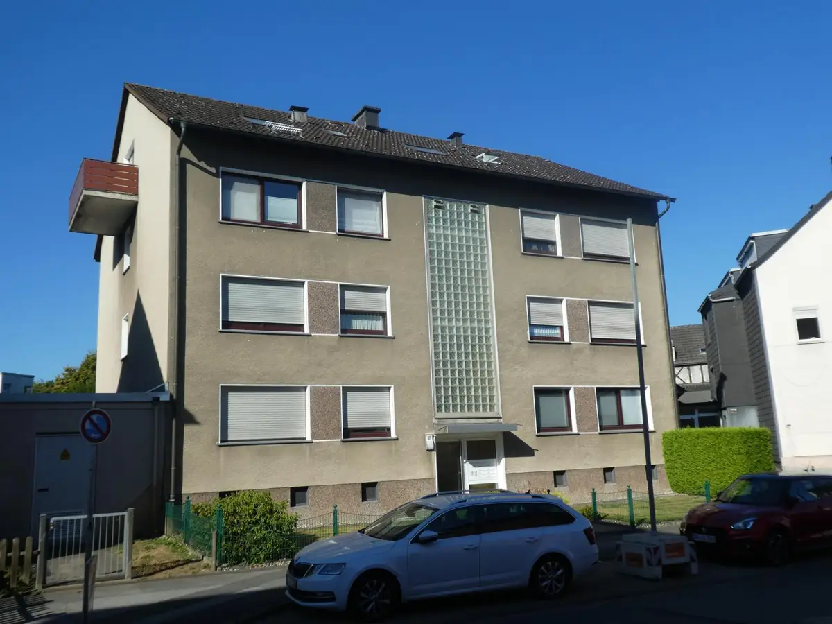 Foto 2: 2 Mehrfamilienhäuser mit 14 Wohnungen und 8 Carport-Stellplätzen