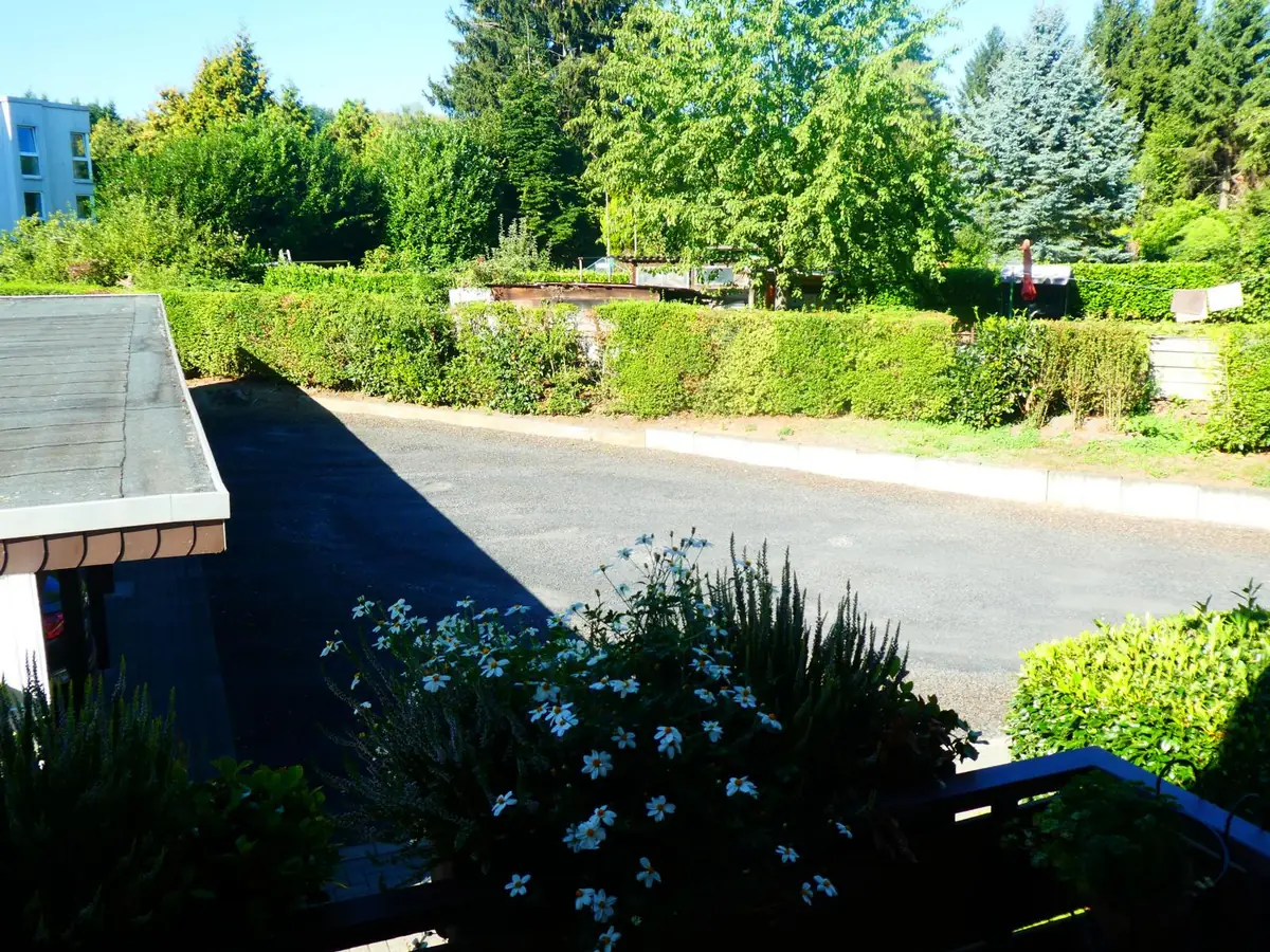 Foto 3: 2 Mehrfamilienhäuser mit 14 Wohnungen und 8 Carport-Stellplätzen