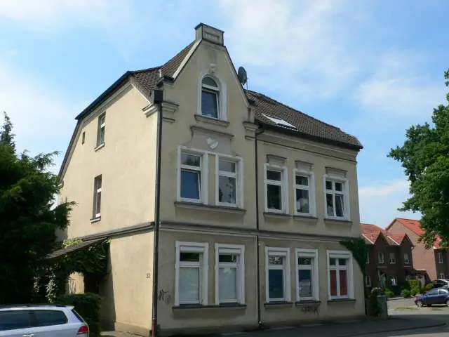 Dreifamilienhaus mit vier Garagen, Dortmund-Lindenhorst