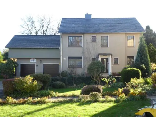 Freistehendes Zweifamilienhaus mit 2 Garagen, Dortmund-Marten